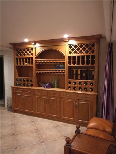 贵州���柜�? /> 
</p>
<p>
	<br />
</p>
&nbsp;&nbsp;&nbsp; 采用压力�q����原理设计铝合金门�l�构排水�pȝ��,采用阶梯倾斜�Ҏ(gu��)��,讄���排水出口,疏浚排水,水密性好.断桥铝合金门框整体采用空心规�?抗风压变形能力强.��h��良好的减振效�?可用于高层徏�{�和民用住宅.可规划大面积门式,采光面积�?�q�扇门的密封性比��M��铝塑门都�?可保证室内门、地杉K��沙面�U�大.没有灰尘.<br />
<br />
&nbsp;&nbsp;&nbsp; 铝合金门除了��h��优异的抗风压和防水性能�?�q�具有密���性强、隔音保温性能好等特点.铝合金门现在�q�泛应用于徏�{�中,虽然以前的铝合金门避免了一些钢�H?但型材本�w�是一�U�金属材�?热和冷传导速度�?无法从根本上解决密封、保温等问题.目前,许多门窗企业都开发了断桥来制作铝型材,卛_��铝型材的中心用硬塑料来破��?,堵塞铝合金导�?使其辑ֈ�与塑钢窗相同的隔热效�?解决了铝型材传热�p�L��高的问题.<br />
<br />
&nbsp;&nbsp;&nbsp; 铝合金门�H�已�l�占据了门窗行业的半壁江�?但是很多消费者在购买铝合金门�H�时却担心购买的产品质量不合�?因铝合金门窗不合�?阛_��、空气、雨水等原因使用.其结果是铝型材变�?甚至�ȝ��破碎�?为帮助广大消费者在购买时购买到合格的���?专家们�ؓ(f��)�q�大消费者列��Z��三种有缺陷铝合金的规�?<br />
<br />
&nbsp;&nbsp;&nbsp; 1,氧化膜的厚度很薄.铝型材氧化膜厚度不小�?0um(微米).厚度不好,铝型材外观容易生锈和腐蚀.寚w��分无名称、无厂址、无生��许可证、无证书的铝制品�q�行�����?型材,氧化膜厚度只�? ~ 4um,有的甚至没有氧化�?�Ҏ(gu��)��专家预算,氧化膜厚度减���了1um,每吨型材的功耗可减少100元以�?<br />
<br />
&nbsp;&nbsp;&nbsp; 2�Q�是铝型材的化学成分不合��g��能掺入大量的�?铝型材可以降低铝型材的成�?但会(x��)��D��铝型材化学成分施工的��p�|,严重危害施工安全.<br />
<br />
&nbsp;&nbsp;&nbsp; 3,下降型材壁厚90�p�d��滑动�H�式,�Ҏ(gu��)��国家规定,铝型材壁厚小不小�?.4mm,但市��Z��许多产品的壁厚仅�?.6 - 0.7mm.46�p�d��地板门式,国家标准应用铝型材的壁厚臛_��不小�?.62mm,而部分��品的壁厚仅�ؓ(f��)0.97 ~ 1.18mm.<br />
<br />
&nbsp;&nbsp;&nbsp; 许多铝型材被切断,减少了化学试剂的损�?成本下降,但型材的耐腐蚀性也显著下降.</p>
				</div>
				<div   id=