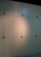 做好日常���柜门保养，防止快速老化